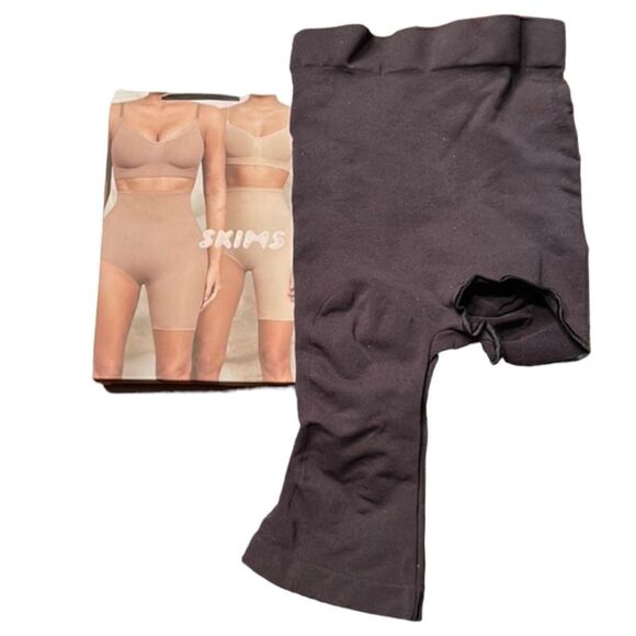 Skims Onyx Shape-wear(Size XXS/XS)  - Picture 5 of 7